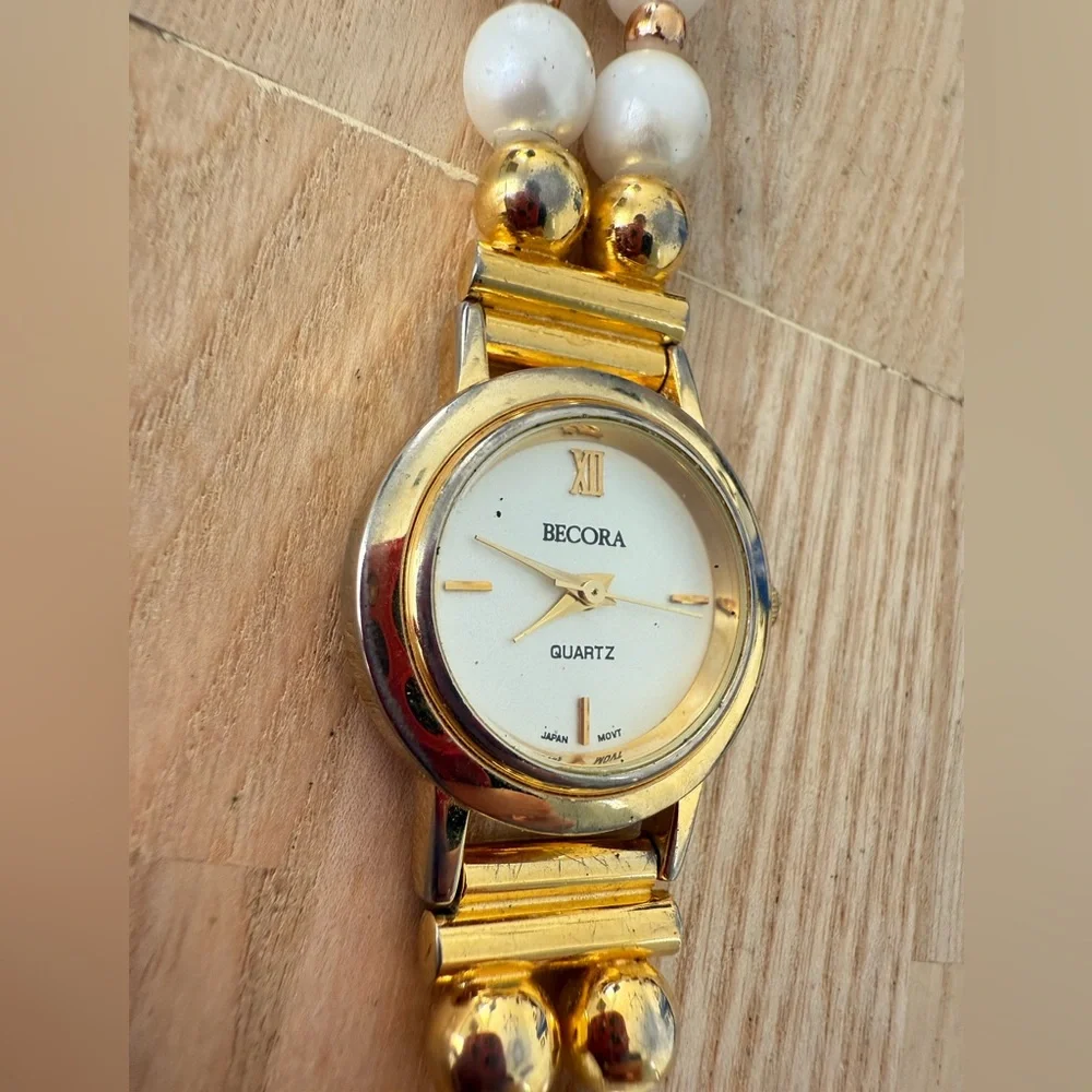 Vintage becora ladies gold tone fashion pearl bracelet watch NEW BATTERY
